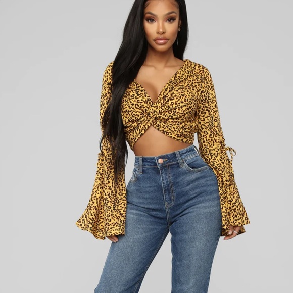 Fashion nova top 🖤 - Picture 5 of 10